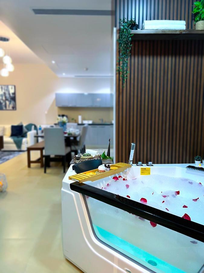 Stylish Apartment With A Jacuzzi Muscat Exterior photo